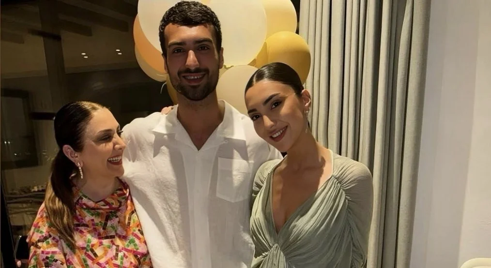 Bir yanda anası digər yanında sevgilisi: Mahirin görüntüləri diqqət çəkdi - Foto