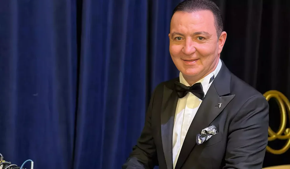 Əməkdar artist canlı ifa edə bilmədi: Biabır oldu - Video