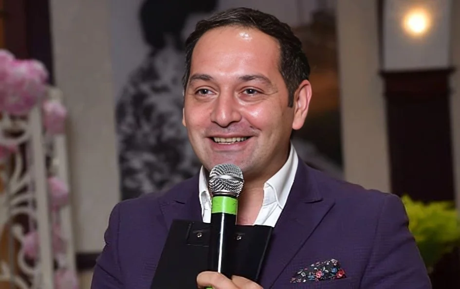 Əməkdar artist Elnur Kərimov xanımı ilə görüntüləndi - Foto