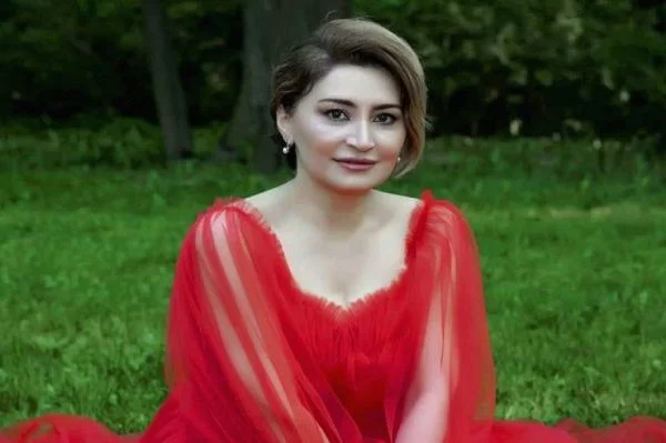 Əri onu atdı, məşhur müğənni ilə eşq yaşadı