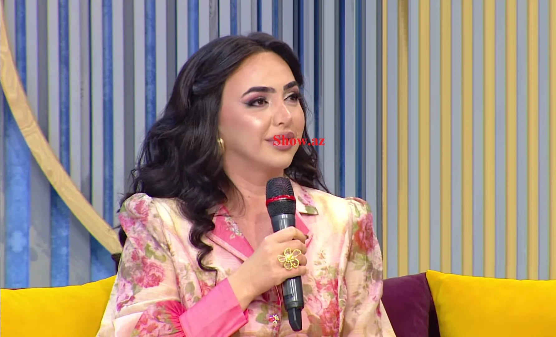 Gənc müğənninin 57 yaşlı keçmiş sevgilisi danışdı: Görün ayda ona nə qədər pul verirmiş - Video