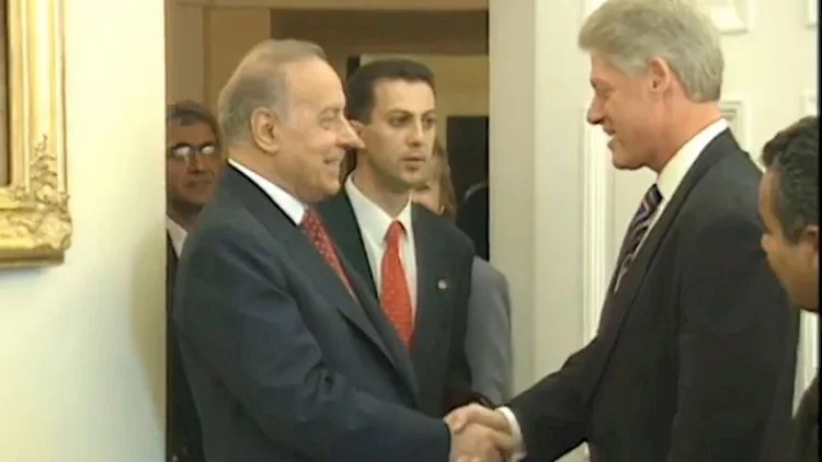 Heydər Əliyevin Mehdiyevə görə işdən qovduğu tərcüməçi – SENSASİON DETALLAR