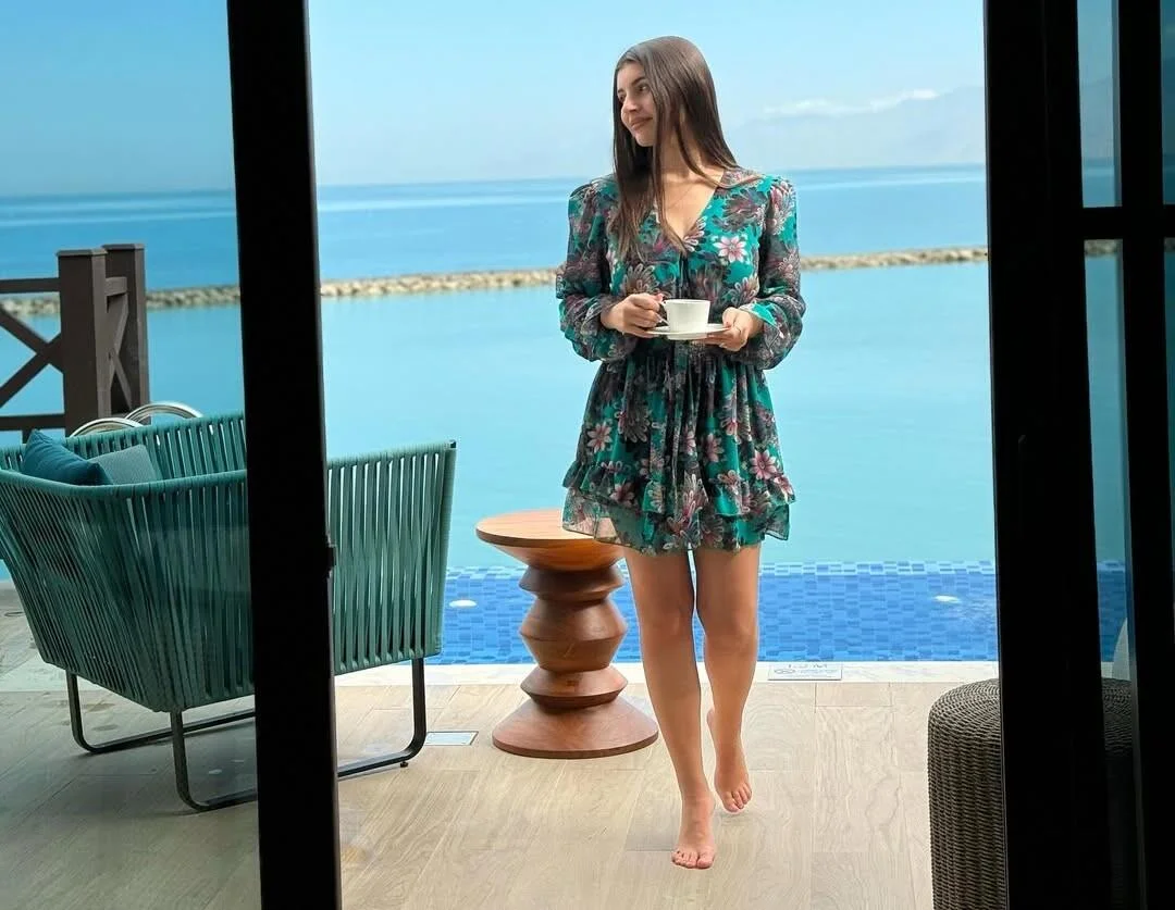 Tanınmış azərbaycanlı blogerin saraylara bənzər 4 mərtəbəli villası - Video