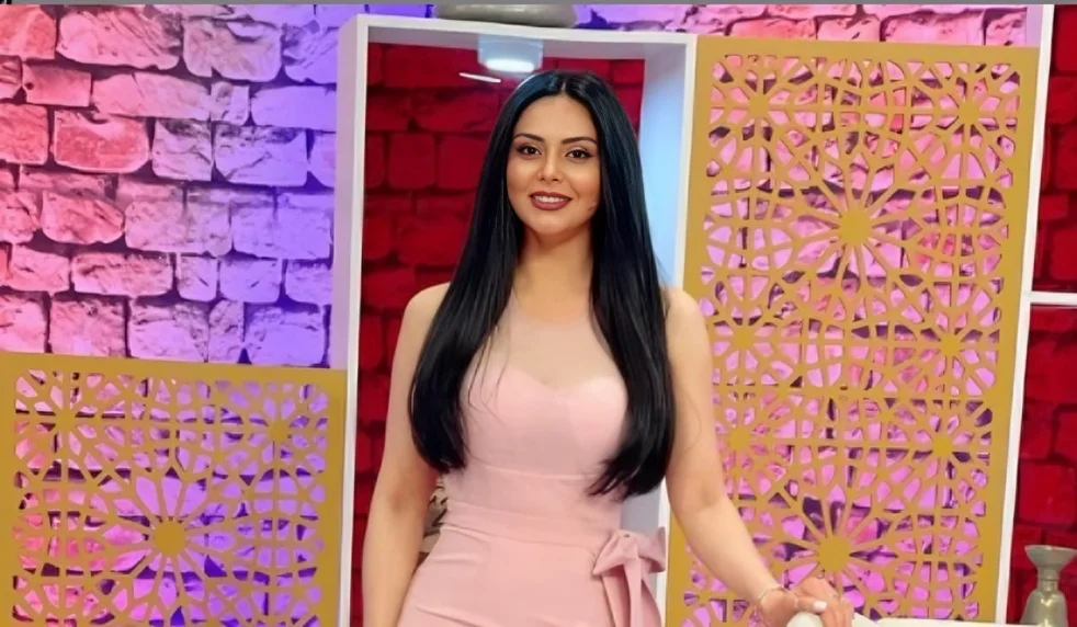 Vüsalənin dekolteli geyimdə - Video